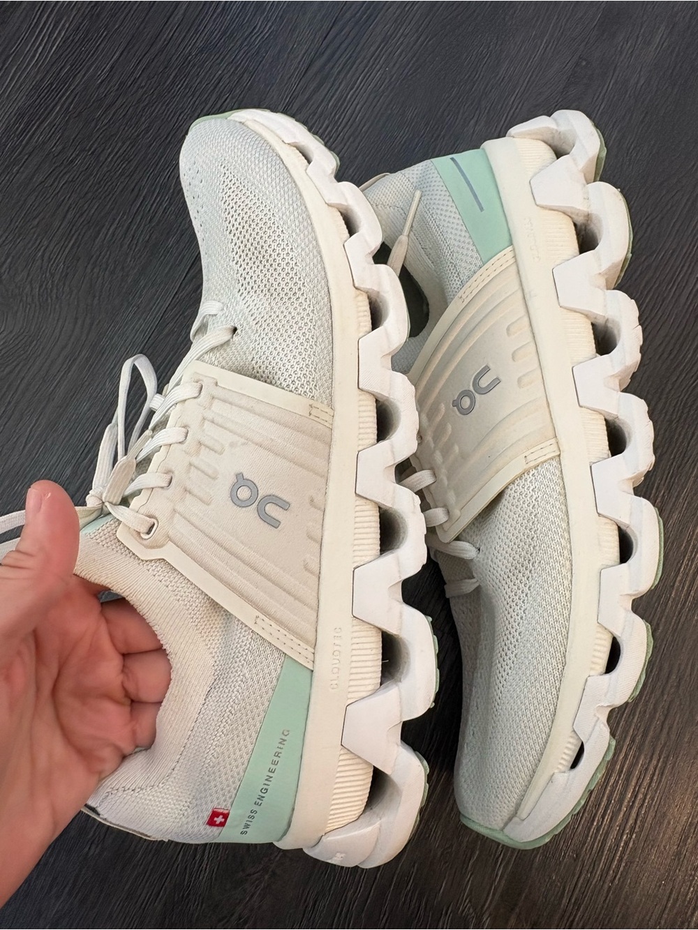 On Running Cloud Running Shoe in White with Mint Accents women’s 10.5 - Picture 4 of 15